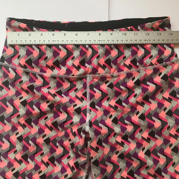 Victoria's Secret VSX Sport Knockout Leggings Crop Aztek Geometric Pants Sz M - Picture 10 of 15
